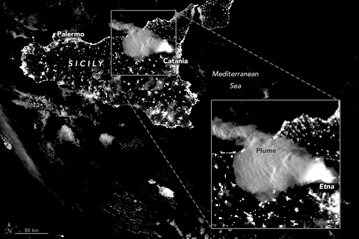 foto:  NASA Earth Observatory image by Joshua Stevens, using VIIRS day-night band data from the Joint Polar Satellite System