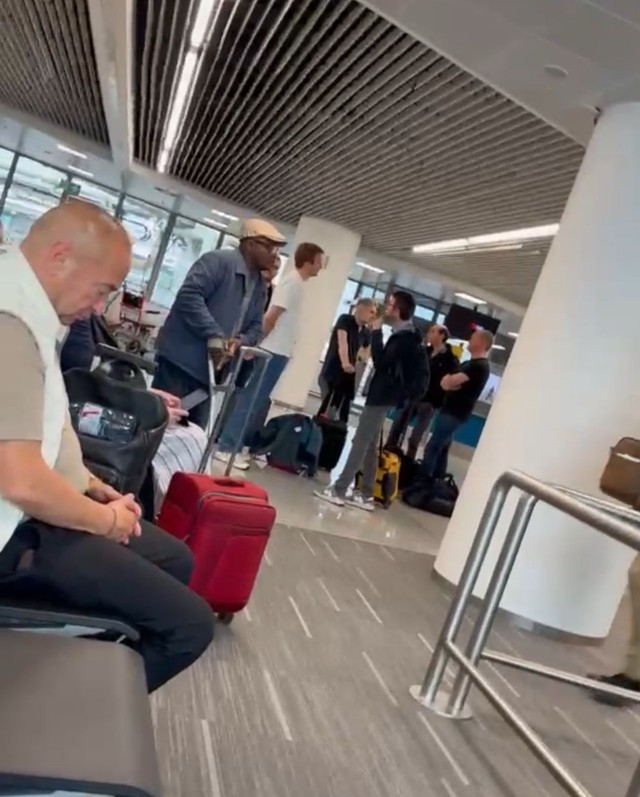 Đani spava na aerodromu