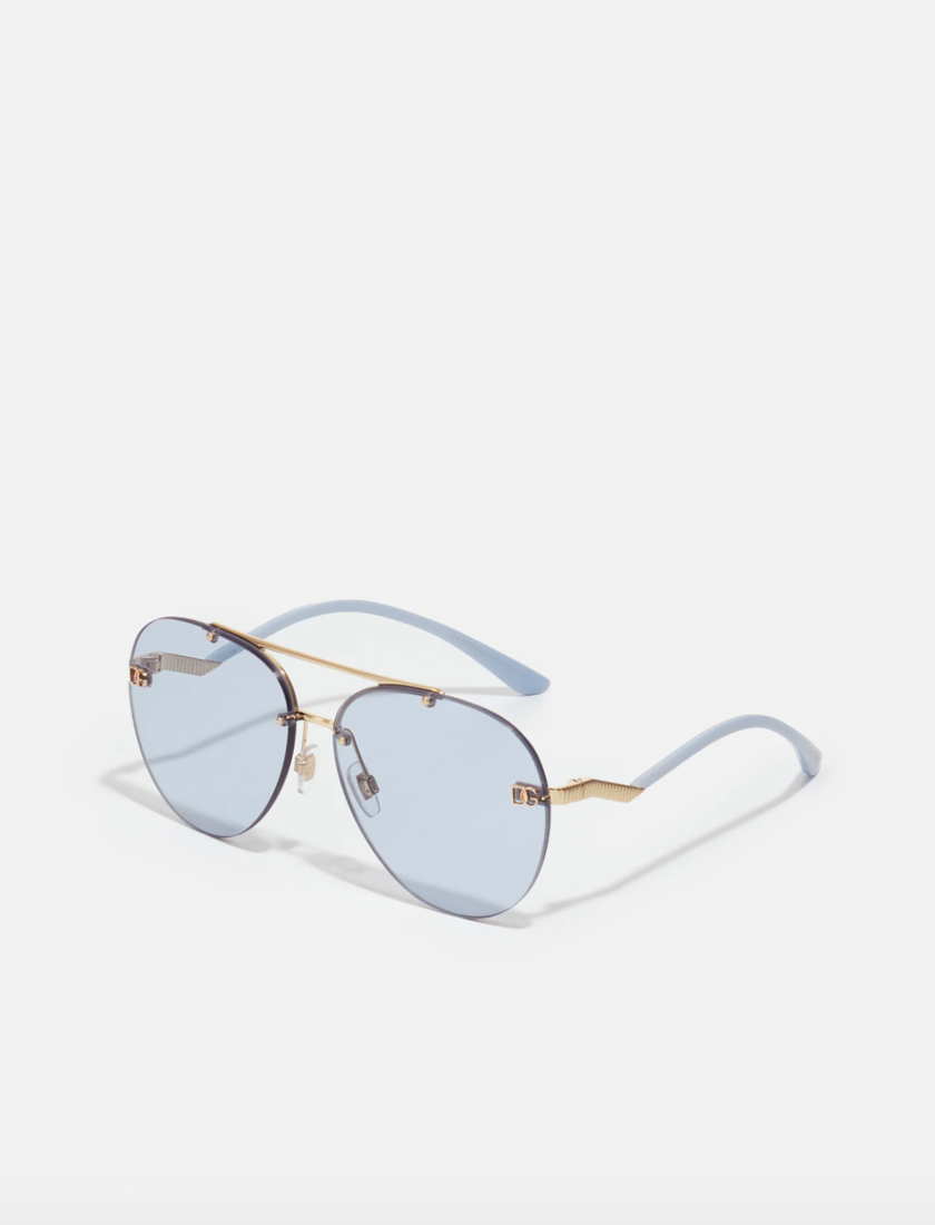 Lunettes de soleil bleu clair de Dolce & Gabbana, 335 francs, chez Zalando. 