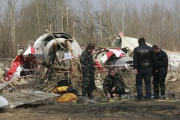 Sondaż: Połowa Polaków uważa, że w Smoleńsku doszło do wypadku