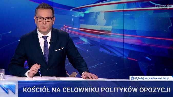 Jeden z materiałów, na które zwraca uwagę prof. Tadeusz Kowalski, na tzw. belce zatytułowano: "Kościół na celowniku polityków opozycji"