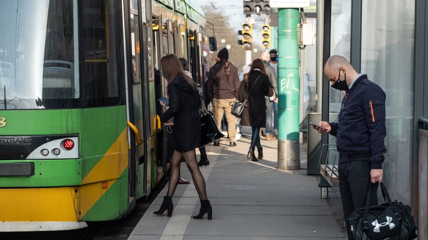 Tramwaje kursują rzadziej.