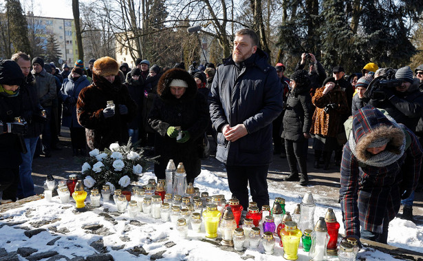 Protest przed marszem ONR ku czci Żołnierzy Wyklętych. "Bury nie jest bohaterem"