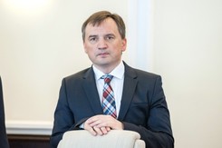 Ziobro chce, by TK sprawdził przepisy, na mocy których SN skierował pytania do TSUE