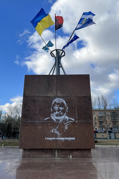 Wizerunek gen. Załużnego w centrum Chersonia