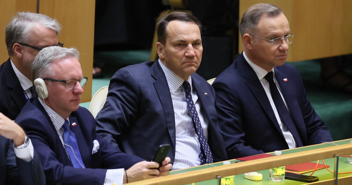 Radosław Sikorski returns from the US in an accelerated manner. Budget in trouble