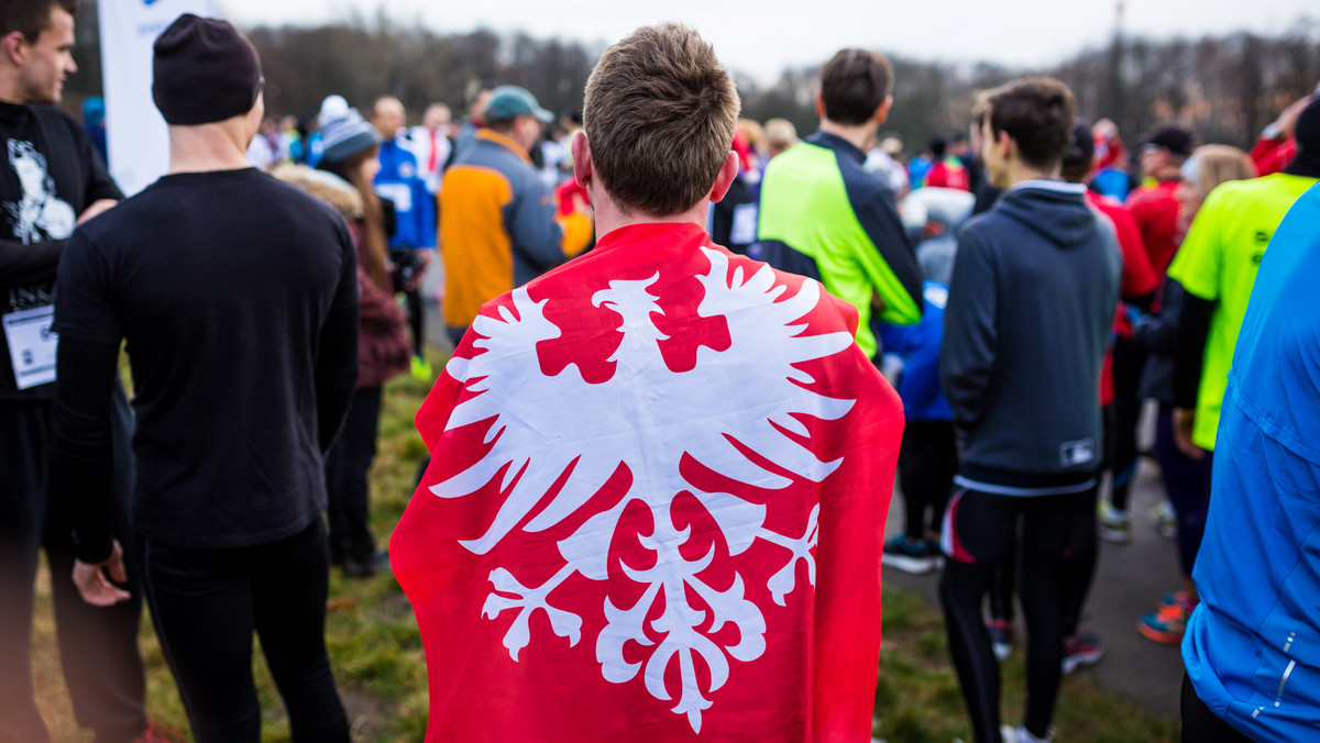 - Powstańcy rozpoczęli marsz ku odbudowie niepodległej Rzeczypospolitej. Tej, która i nam przypomina po dzień dzisiejszy, jak budować silny naród. Naród, który się nie ugnie ani przed obcą przemocą, ani przed pouczeniami, co oznacza demokracja i co oznacza prawdziwa wolność – mówił dziś Antoni Macierewicz podczas obchodów 97. rocznicy powstania wielkopolskiego. Do uczestników uroczystości zwrócił się także prezydent Andrzej Duda. Jego list odczytał w Poznaniu prezydencki minister Andrzej Dera.