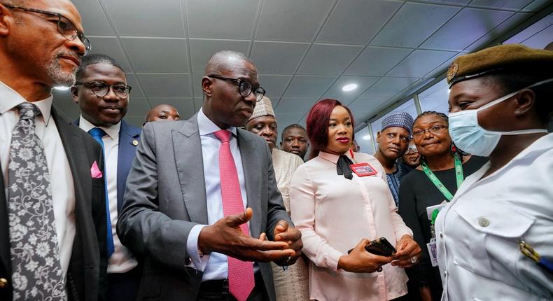 Governor Babajide Sanwo-Olu paid a visit to the Murtala Muhammed International Airport to assess  screening of inbound passengers for Coronavirus. [Twitter/@jidesanwoolu]