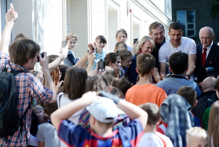 Lukas Podolski otworzył świetlicę dla dzieci na warszawskiej Pradze