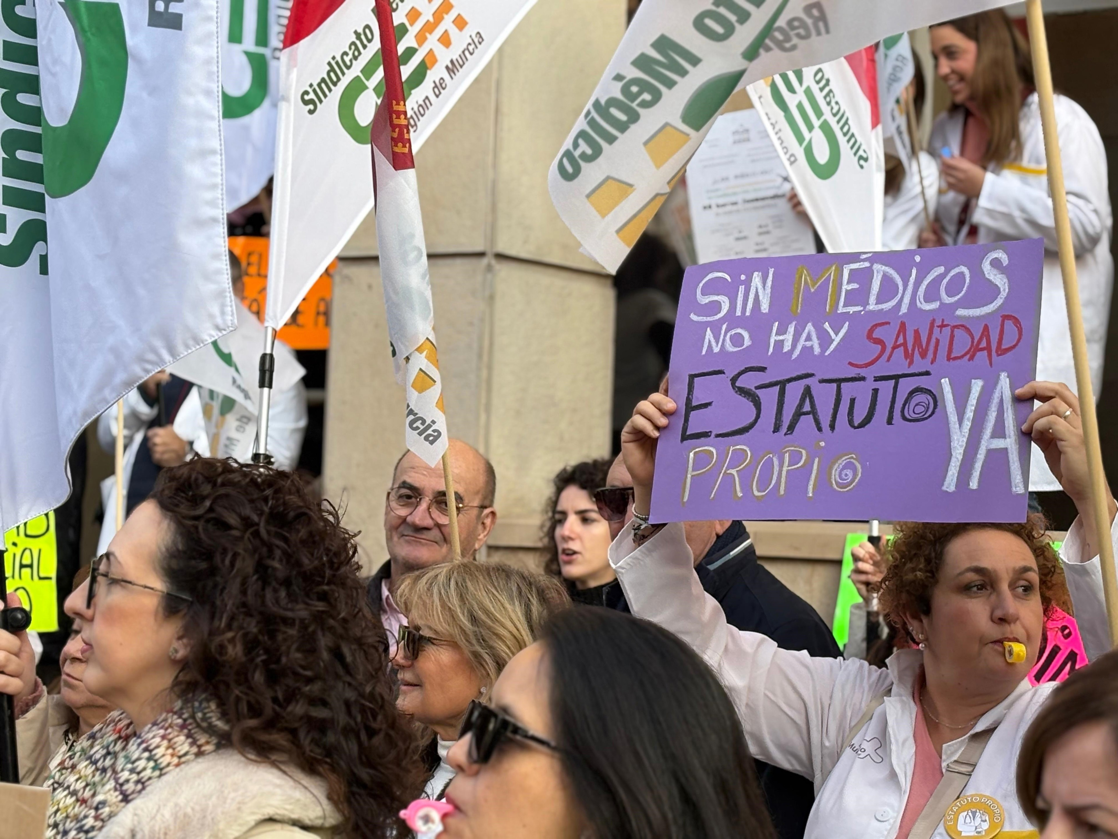 Sanidad retira ultimátum pero la huelga médica continúa sin acuerdo