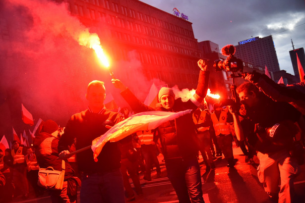 "Tęsknota winduje sondaże PiS. Wspólny wróg jest jeden: to cywilizacja światłocienia"