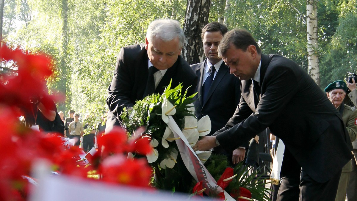 Akowcy i uczestnicy Powstania Warszawskiego "wystąpili" do Jarosława Kaczyńskiego z prośbą o "wyciągnięcie konsekwencji" w stosunku do Radosława Sikorskiego - ujawnił rzecznik PiS Adam Hofman w Polsat News. Jego zdaniem Radosław Sikorski "mówi rzeczy niebezpieczne".