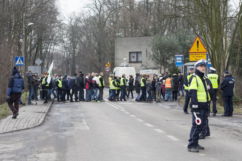 Kuźnia Nieborowska. Protest mieszkańców w sprawie DW 921