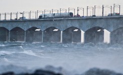 Katastrofa kolejowa na moście łączącym duńskie wyspy. Policja: Nie żyje sześć osób