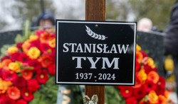 Tak wygląda grób Stanisława Tyma. Ten jeden szczegół zwraca uwagę [FOTO]