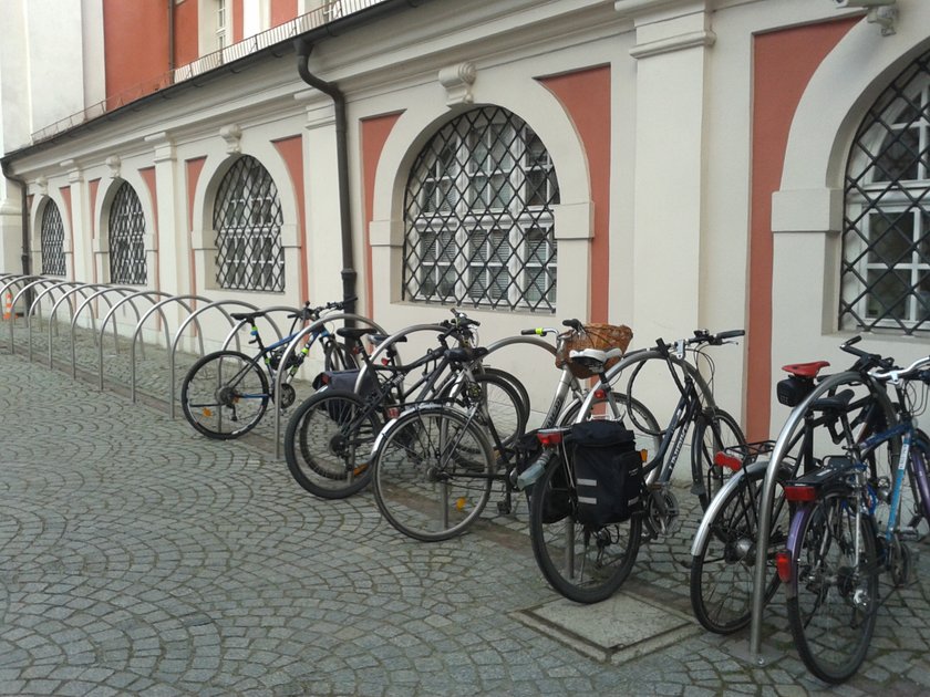 Na dziedzińcu nie ma już parkingu