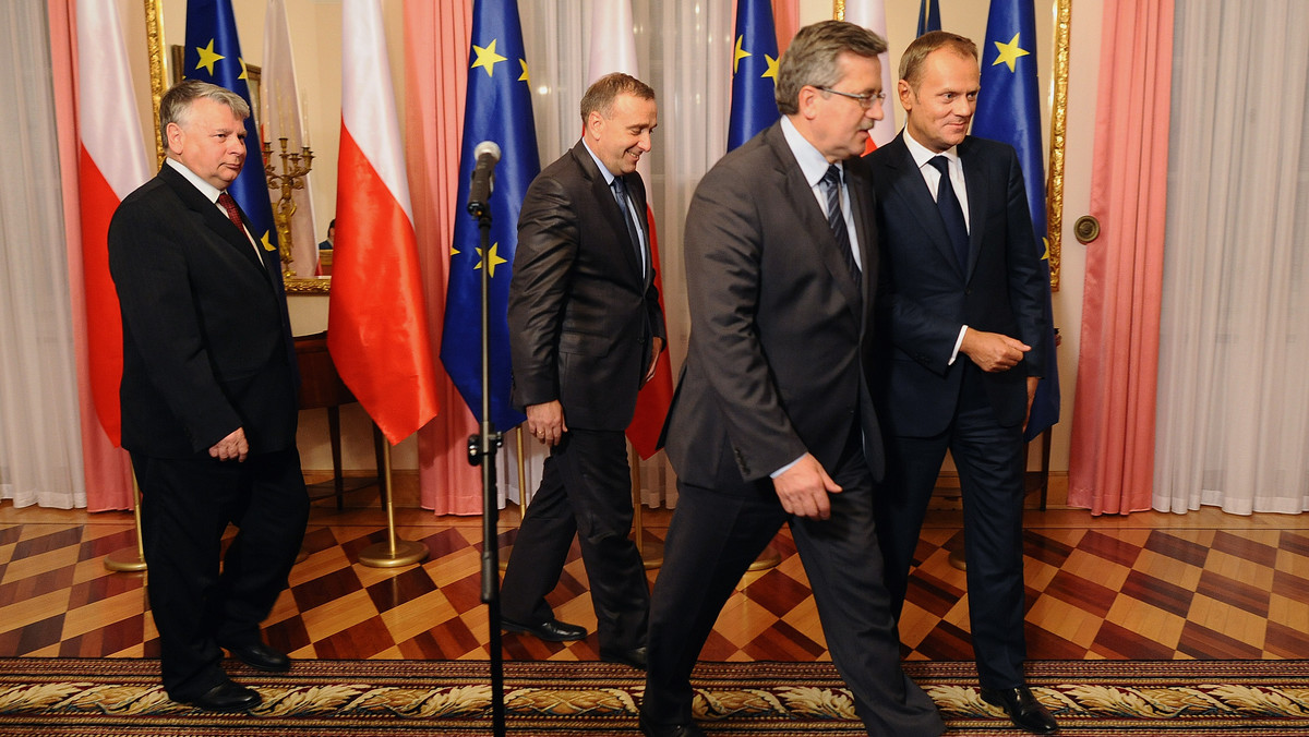 Prezydent Bronisław Komorowski oraz marszałkowie Sejmu i Senatu podczas wtorkowego spotkania z premierem Donaldem Tuskiem poparli inicjatywę rządu zmierzającą do szybkiego zaostrzenia przepisów dotyczących dopalaczy.
