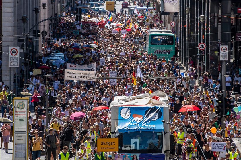 Koronawirus w Niemczech: protesty przeciwko restrykcjom