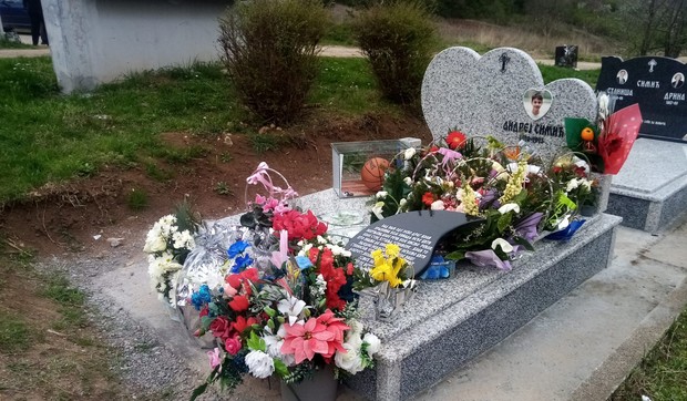 Grob ubijenog dečaka Andreja Simića iz Niške Banje
