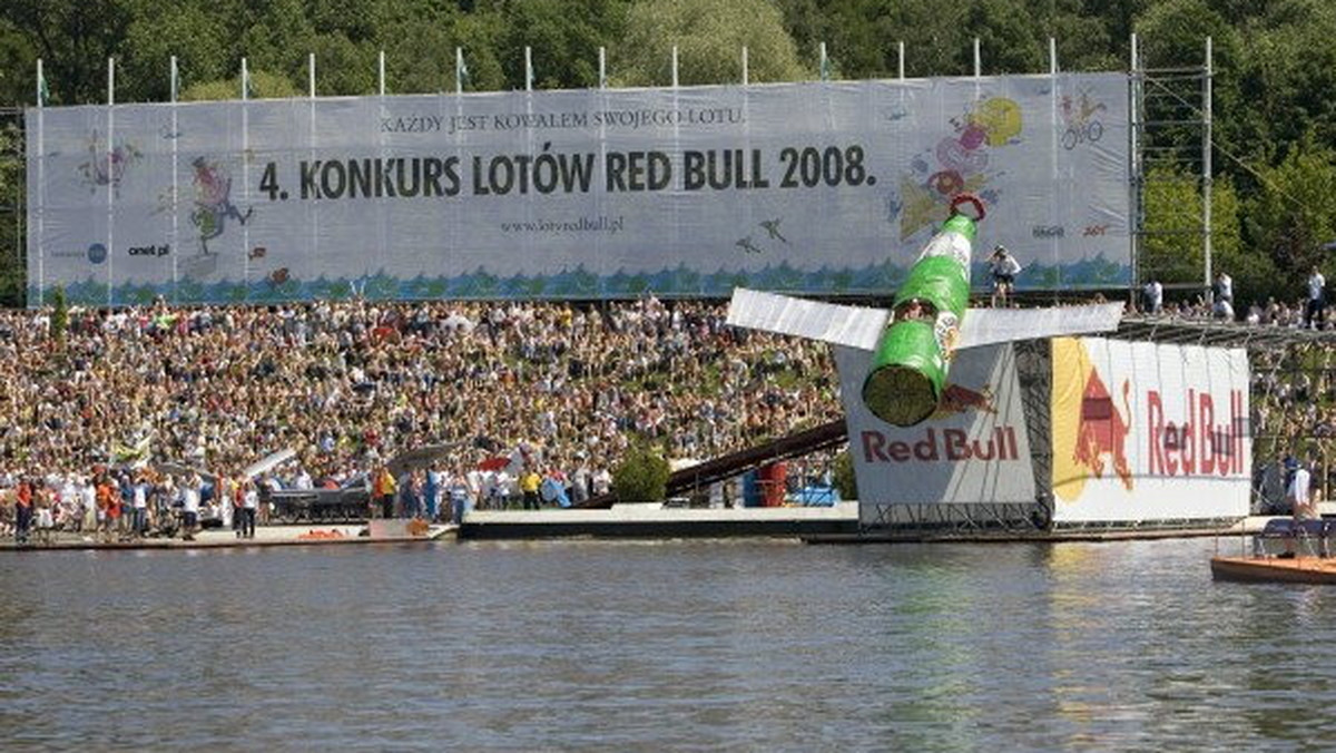 - Nie wszystkie świnki latają, ale nasza będzie - mówi Dawid Janik, kierownik drużyny Super Świnka. Zespół ten wystartuje w Gdyni w 5. Konkursie Lotów Red Bull.