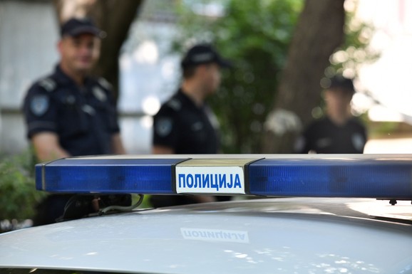 INCIDENT U KULI PRED LOKALNE IZBORE Objavljen policijski izveštaj u kom stoji da su napadnuti aktivisti SNS dok su čuvali svoje bilborde