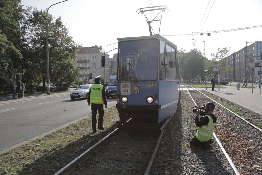 16-latek wpadł pod tramwaj na Hallera