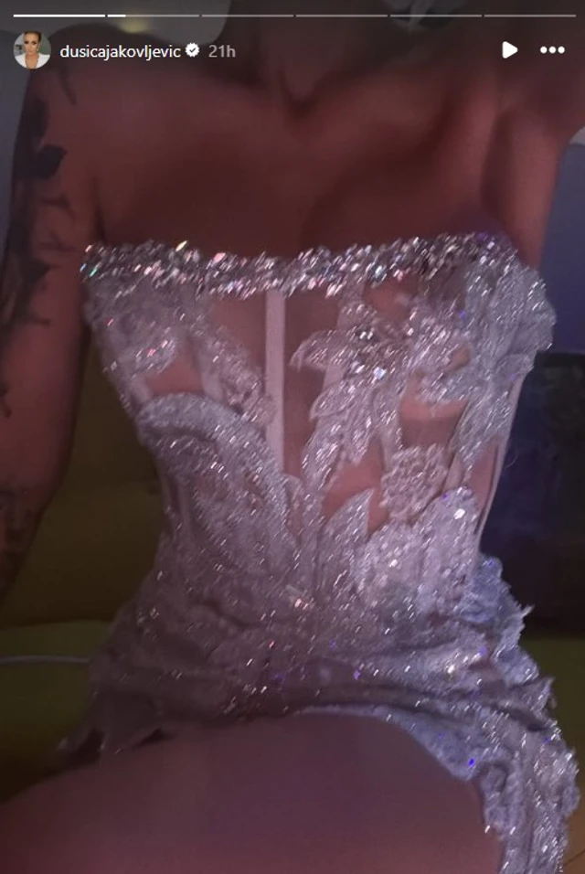 Belo, pa se ne vidi: Dušica Jakovljević obukla providnu haljinu, a brushaltera nema kao turpije u zatvoru! (Foto)