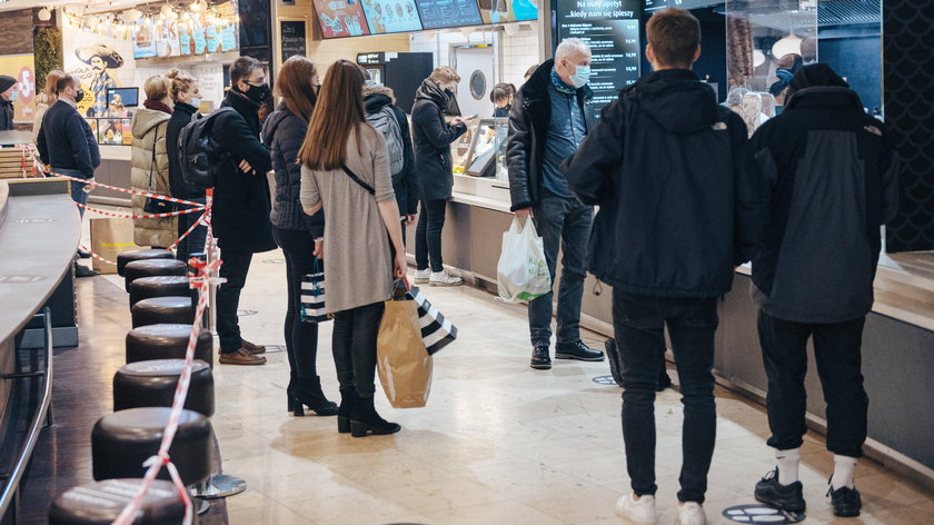 Rzecznik MiŚP zauważył tłumy w galeriach handlowych.