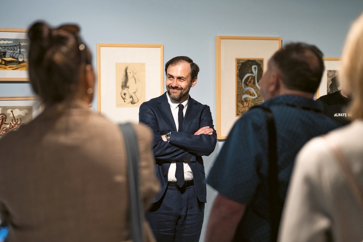 Daniel Muzyczuk – kurator i krytyk sztuki. W latach 2008–2011 pełnił funkcję kuratora w Centrum Sztuki Współczesnej Znaki Czasu w Toruniu. Od 2011 r. pracuje w Muzeum Sztuki w Łodzi, od lipca 2025 r. jako jego dyrektor