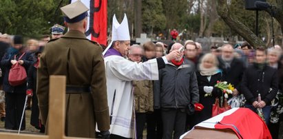 Bohaterka powstania spoczęła na Powązkach. Przemawiali Komorowski i Olbrychski