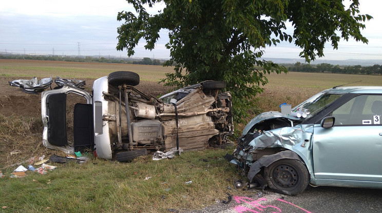 A 7-es főúton a mentés és helyszínelés végéig teljes útzár van / Fotó: Blikk