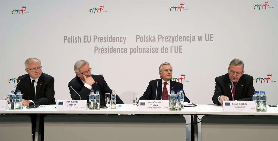 U Vroclavu su predsedavali Oli Ren, komesar EU za ekonomiju i finansije, Žan Klod Junker, predsednik Eurogrupe, Žan Klod Triše, predsednik Evropske centralne banke i Klaus Reding, rukovodilac Sektora za pitanja finansijske stabilnosti Evrozone