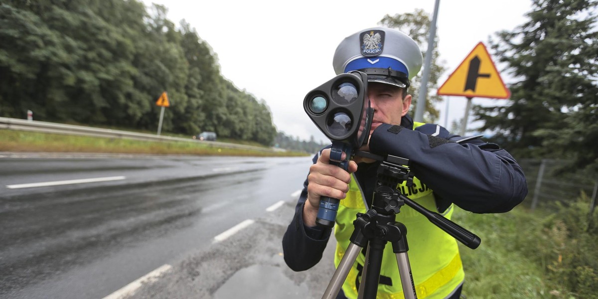 Obok mandatów z tradycyjnych fotoradarów, błyskawicznie rośnie liczba kierowców ukaranych przez nowe systemy. 