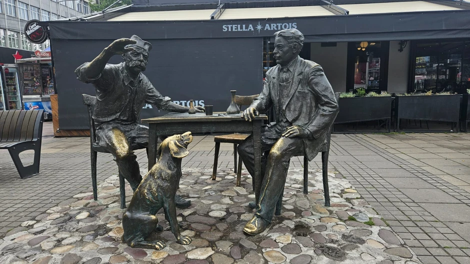 Felker je autor jednog od simbola grada Niša skulpture Stevana Sremca i njegovog psa Čape
