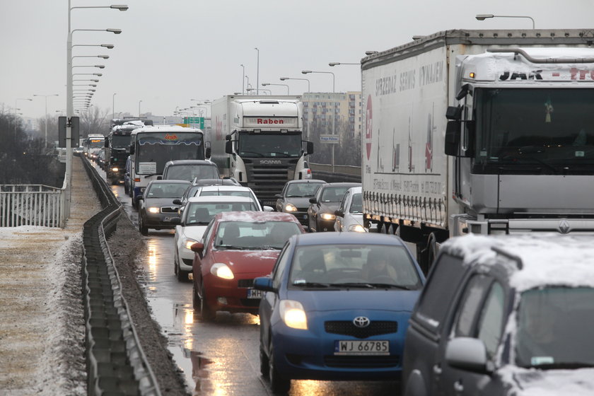 Szczególnie uważać powinni kierowcy i piesi