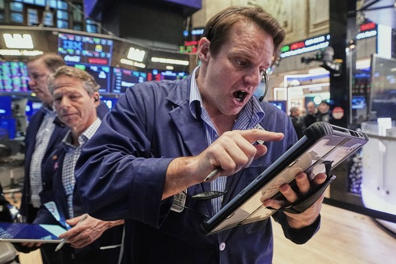 Klađenje na rat naglo raste! Potezi vredni milijarde: Insajderi ostvarili velike profite na Trampove odluke