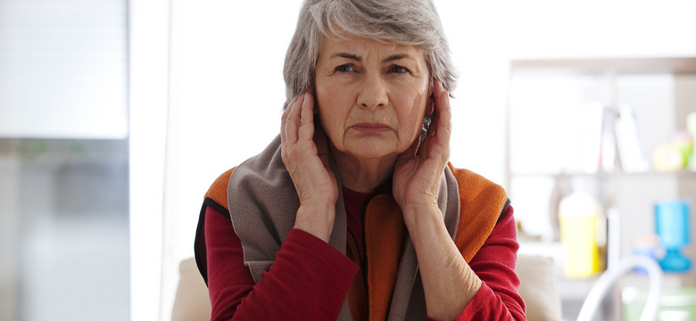 Szum w uszach – czy leczenie domowe może pomóc?