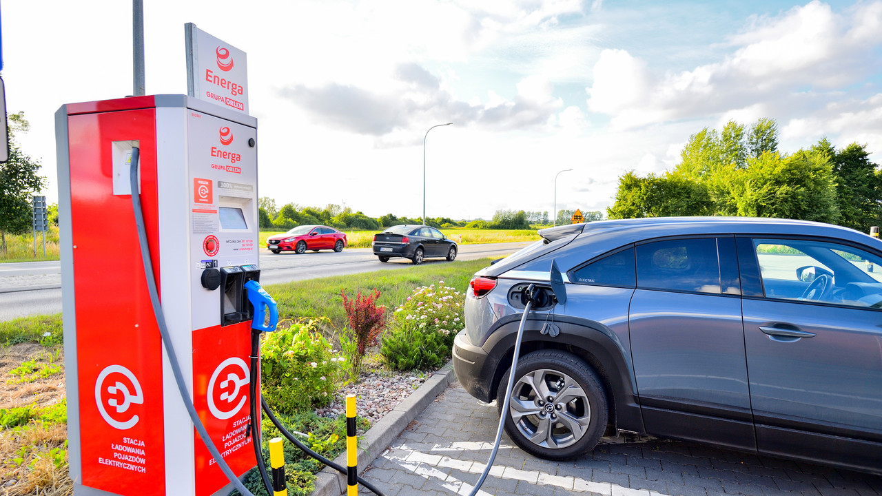 Rząd zmienia zasady dopłaty do aut elektrycznych. Kwoty wzrastają