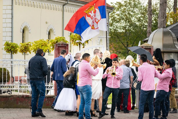 "BOLJE DA NAS NISU NI ZVALI" Šok na svadbi u Beogradu: Svekar i svekrva se obrukali, uvredili mladinu rodbinu iz Vlasotinca