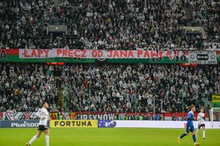 Kibice Legii Warszawa murem za Janem Pawłem II [FOTO]