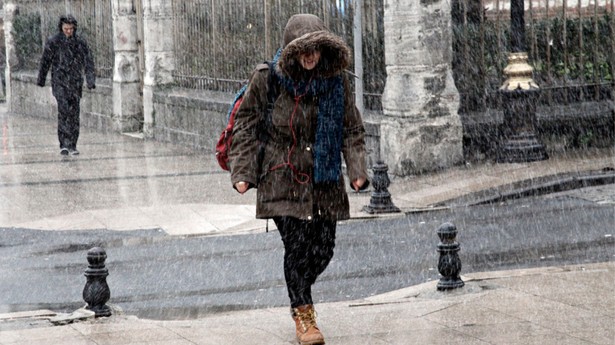 Zachmurzenie i opady deszczu ze śniegiem. Prognoza na piątek i sobotę