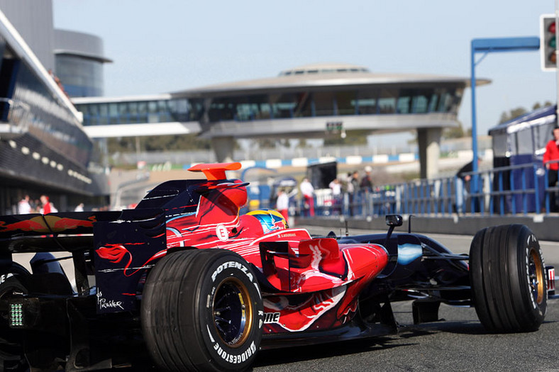 Formuła 1: Fernando Alonso pokazał klasę w Jerez (fotogaleria z testów)