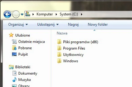 W 64-bitowych edycjach Windows zawsze znajdują się dwa katalogi dla programów. Dla starszych wersji oprogramowania przewidziano folder Pliki programów (x86).