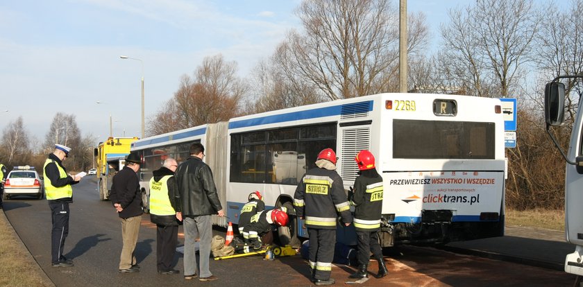 Ciężarówka staranowała autobus