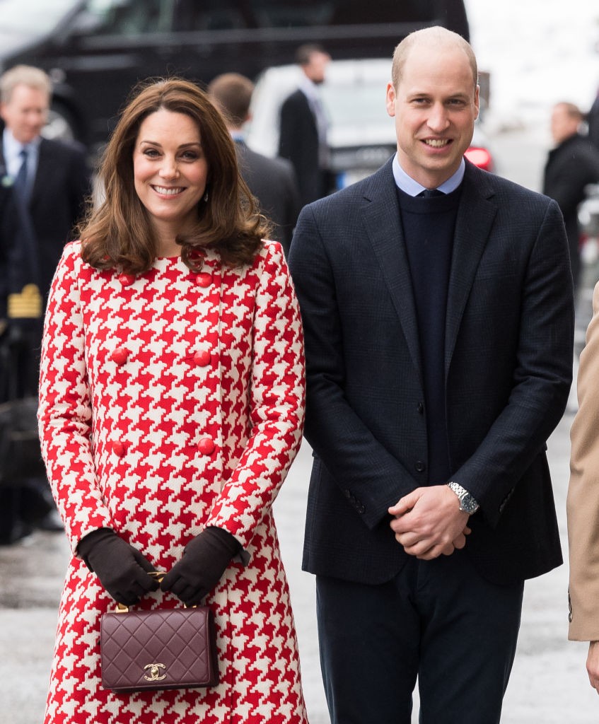 La princesa Catherine, que está embarazada hace 5 años, viste un abrigo de Catherine Walker & Co.