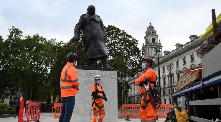 Brit szélsőjobbosok is beszállhatnak a tüntetésekbe - ők a szobrokat akarják megvédeni