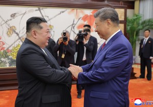 Kim Džong Un i Si Đinping u Pekingu 2025. 