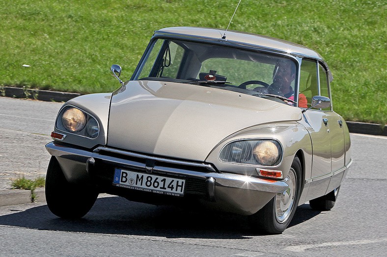 6 – Citroen DS (1955-75)