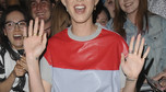 Katy Perry w szarym kombinezonie na spotkaniu z fanami