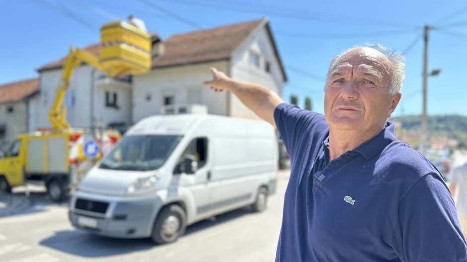 Ogroman plamen zahvatio krov, požar izbio na porodičnoj kući